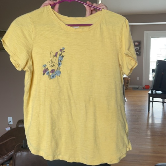 Lot of ladies medium shirts.  Most from Old Navy - Picture 5 of 7
